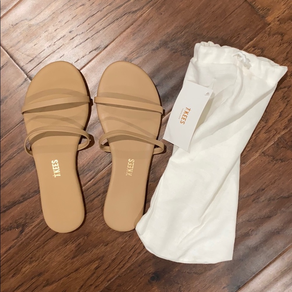 NWT- TKEES sandals